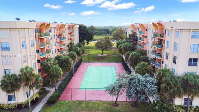 9360 Fontainebleau Blvd 101, Miami, FL 33172