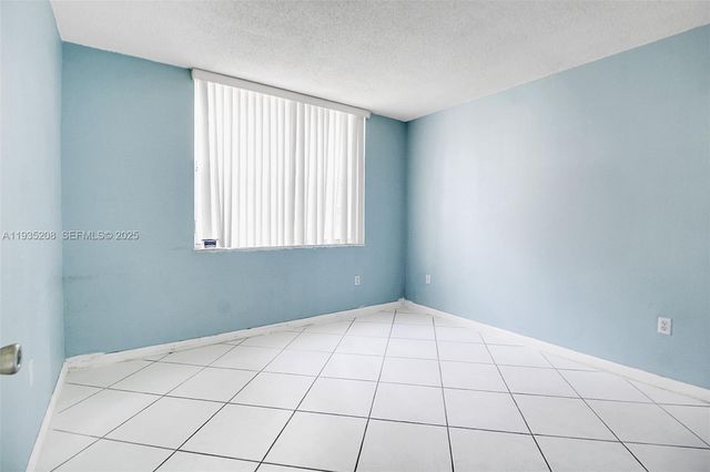 9360 Fontainebleau Blvd 101, Miami, FL 33172