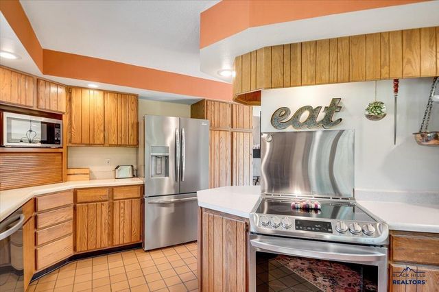 3114 STOCKADE DR, Rapid City, SD 57702