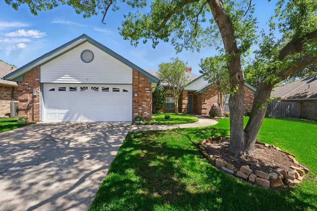 2521 Morningside Drive, Bedford, TX 76021