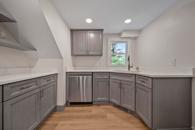 20 Morse Avenue, Nashua, NH 03060