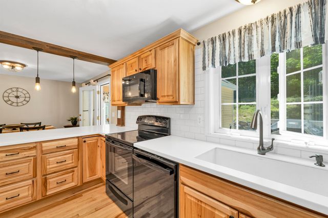 32 Friar Tuck Way, Wolfeboro, NH 03894