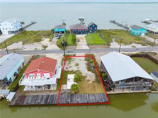 81 Belaire Dr, Rockport, TX 78382