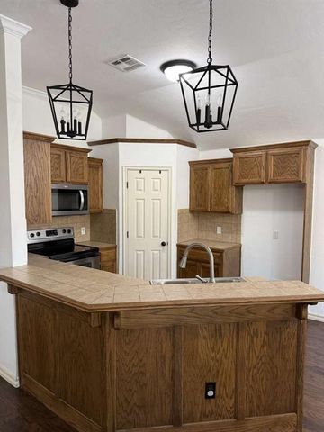 2261 Blue Jay Drive, Edmond, OK 73012