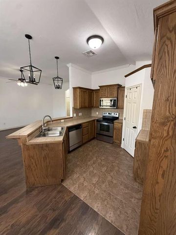2261 Blue Jay Drive, Edmond, OK 73012