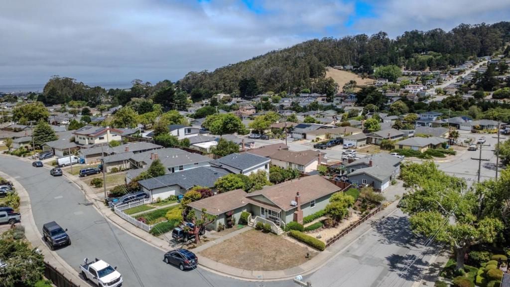 Image 29 of property listing at 1195 Palou Drive, Pacifica, CA 94044