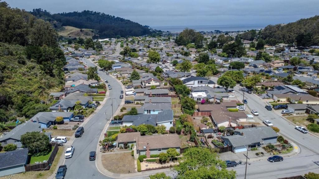 Image 30 of property listing at 1195 Palou Drive, Pacifica, CA 94044