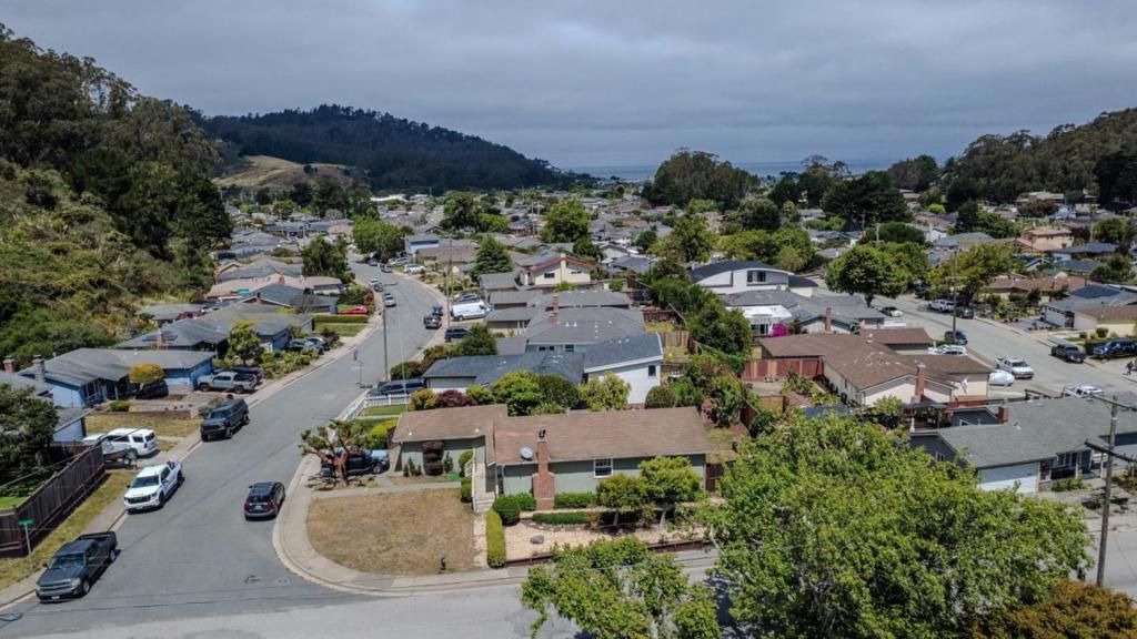 Image 31 of property listing at 1195 Palou Drive, Pacifica, CA 94044