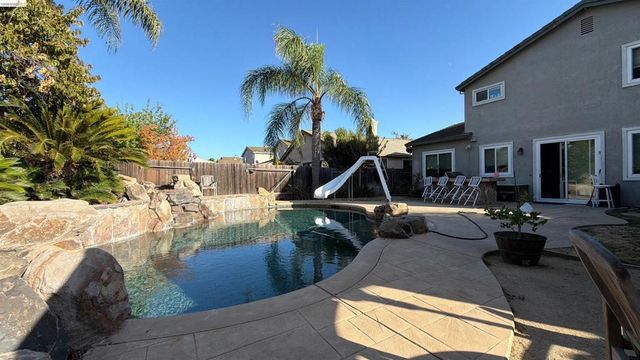 328 W 8Th St, Pittsburg, CA 94565