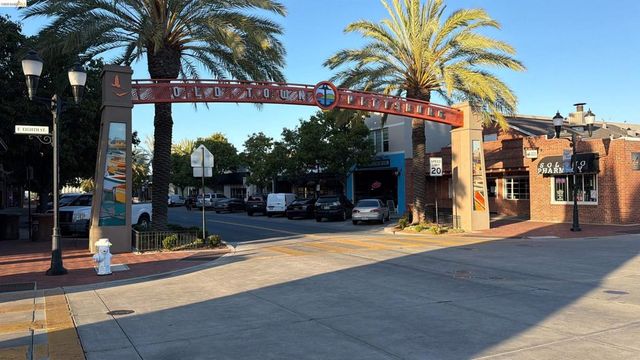 328 W 8Th St, Pittsburg, CA 94565