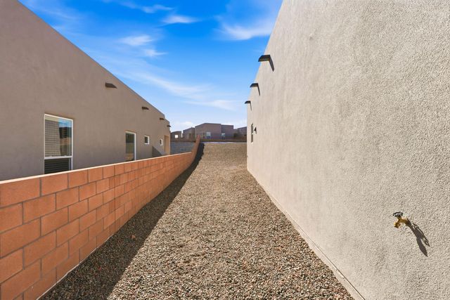 1670 TESORO Loop NW, Los Lunas, NM 87031