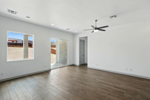 1670 TESORO Loop NW, Los Lunas, NM 87031