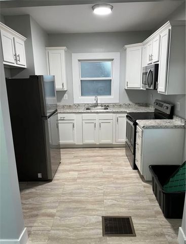 8 W Laurel Ave, New Castle, PA 16101