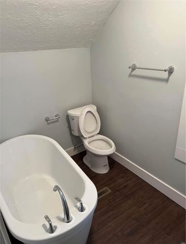 8 W Laurel Ave, New Castle, PA 16101