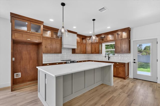 1210 Harvard Street, River Oaks, TX 76114