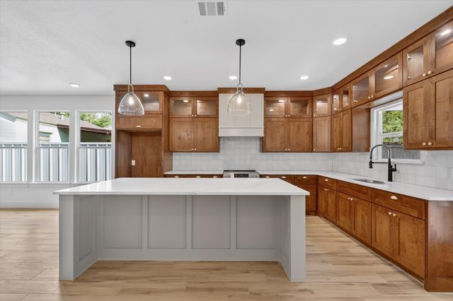 1210 Harvard Street, River Oaks, TX 76114