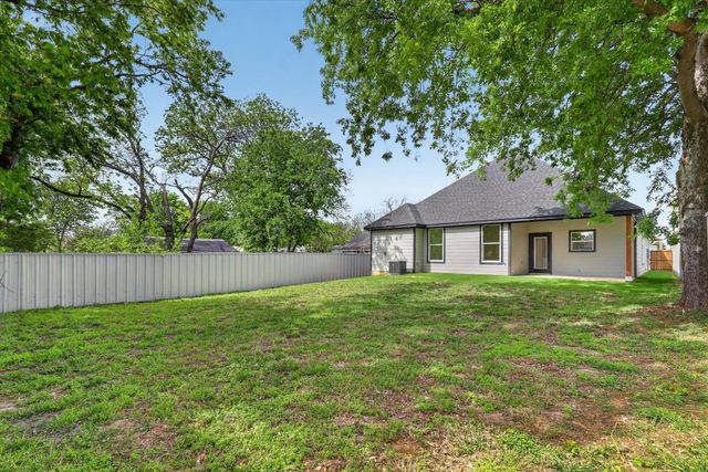 1210 Harvard Street, River Oaks, TX 76114