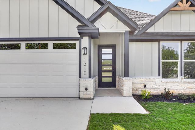 1210 Harvard Street, River Oaks, TX 76114