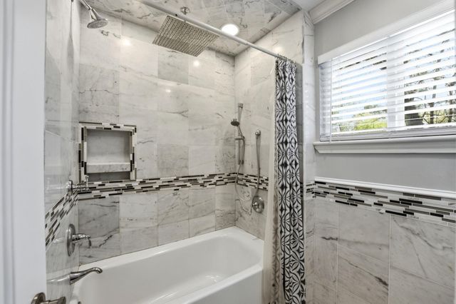 1918 Thousand Pines Drive, Kingwood, TX 77339