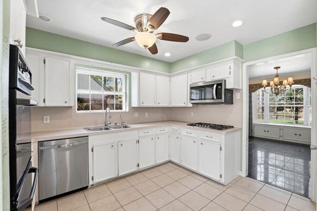 1918 Thousand Pines Drive, Kingwood, TX 77339