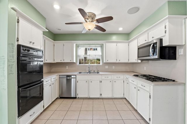 1918 Thousand Pines Drive, Kingwood, TX 77339