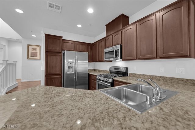 7878 Carysford Avenue, Las Vegas, NV 89178