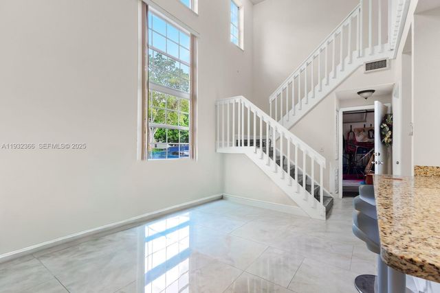 10738 N Saratoga Dr, Cooper City, FL 33026