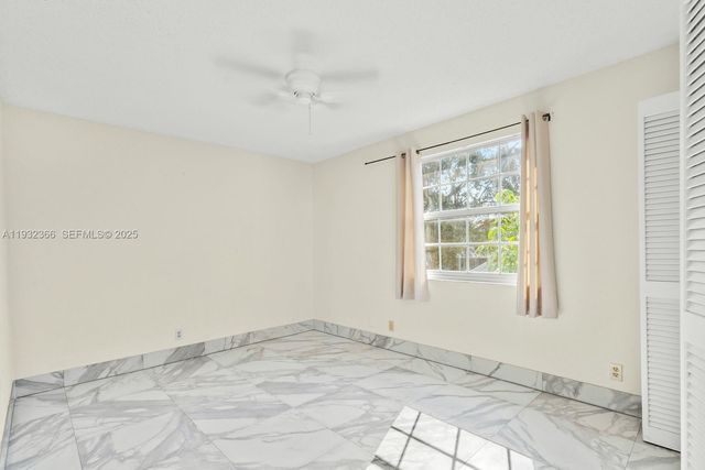 10738 N Saratoga Dr, Cooper City, FL 33026