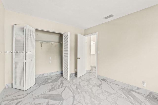 10738 N Saratoga Dr, Cooper City, FL 33026