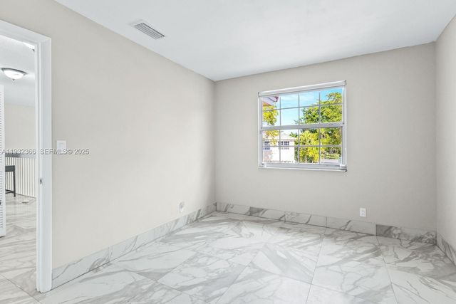 10738 N Saratoga Dr, Cooper City, FL 33026