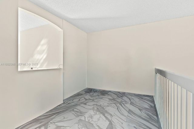 10738 N Saratoga Dr, Cooper City, FL 33026