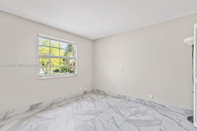 10738 N Saratoga Dr, Cooper City, FL 33026