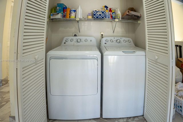 10738 N Saratoga Dr, Cooper City, FL 33026