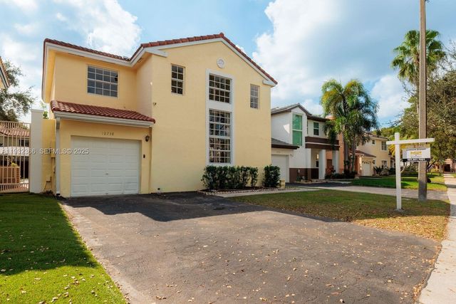 10738 N Saratoga Dr, Cooper City, FL 33026