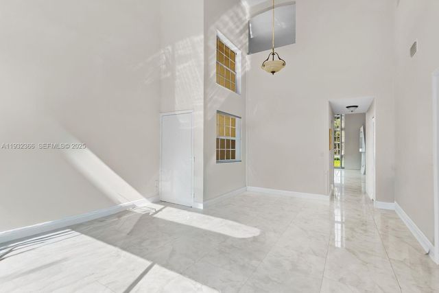 10738 N Saratoga Dr, Cooper City, FL 33026