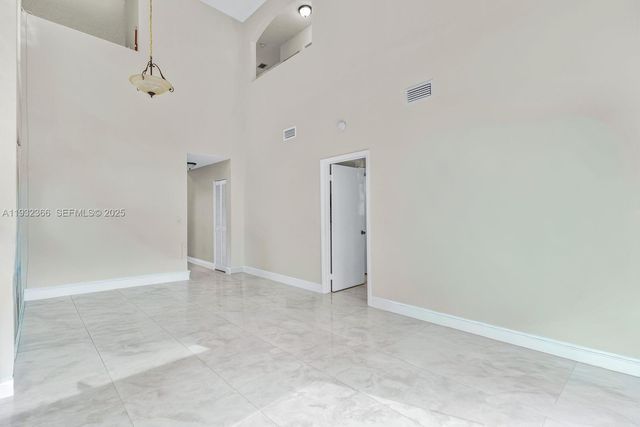 10738 N Saratoga Dr, Cooper City, FL 33026