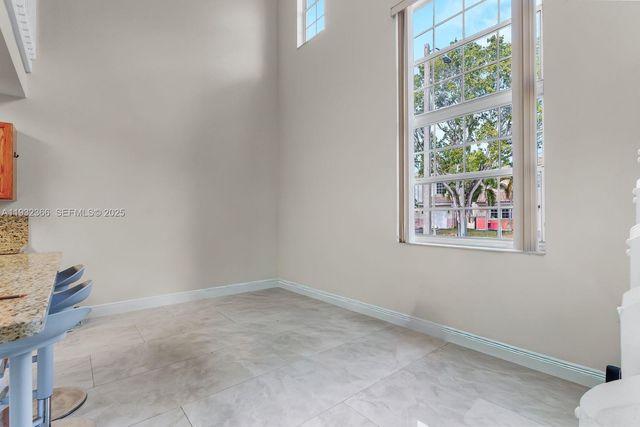 10738 N Saratoga Dr, Cooper City, FL 33026