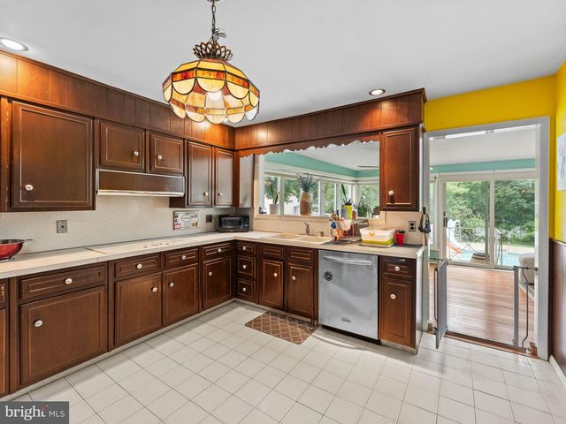 1019 EDGEMOOR RD, Cherry Hill, NJ 08034