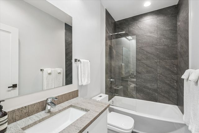 1857 N California Avenue 2, Chicago, IL 60647