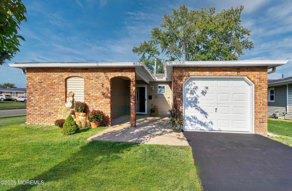 27 Rossetti Court, Brick, NJ 08724