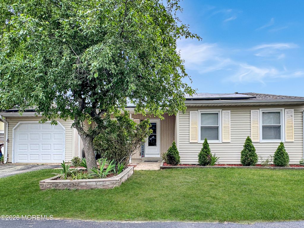 48 Westport Drive, Whiting, NJ 08759