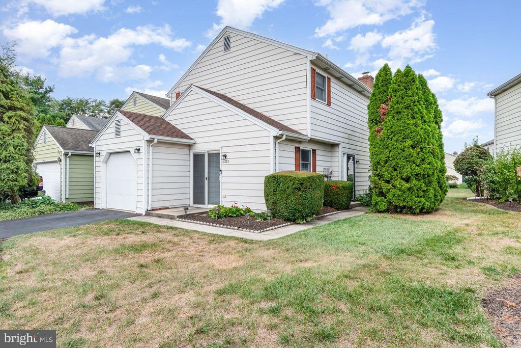 2225 CONCORD CIR, Harrisburg, PA 17110