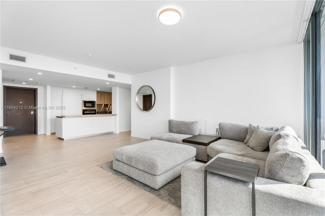 1000 Brickell Plz 4806, Miami, FL 33131