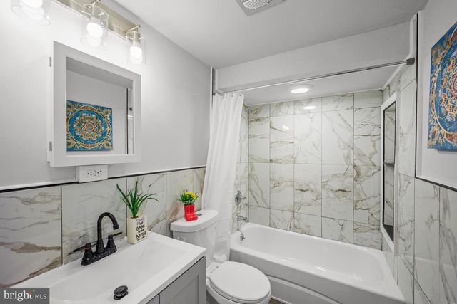 902 LAINGS AVE, Bristol, PA 19007