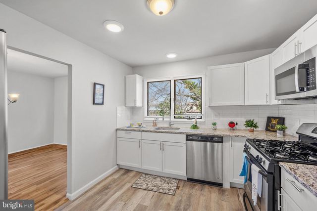 902 LAINGS AVE, Bristol, PA 19007