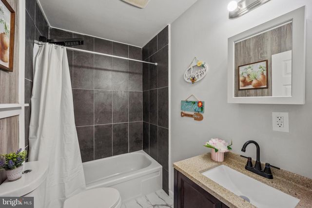 902 LAINGS AVE, Bristol, PA 19007