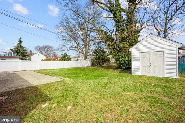 902 LAINGS AVE, Bristol, PA 19007