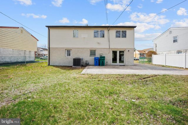 902 LAINGS AVE, Bristol, PA 19007