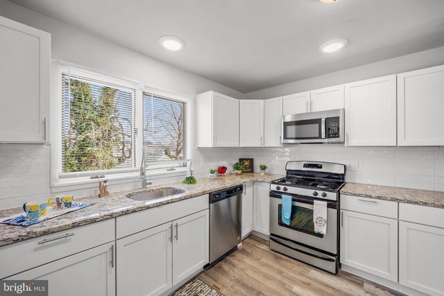 902 LAINGS AVE, Bristol, PA 19007