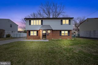 902 LAINGS AVE, Bristol, PA 19007